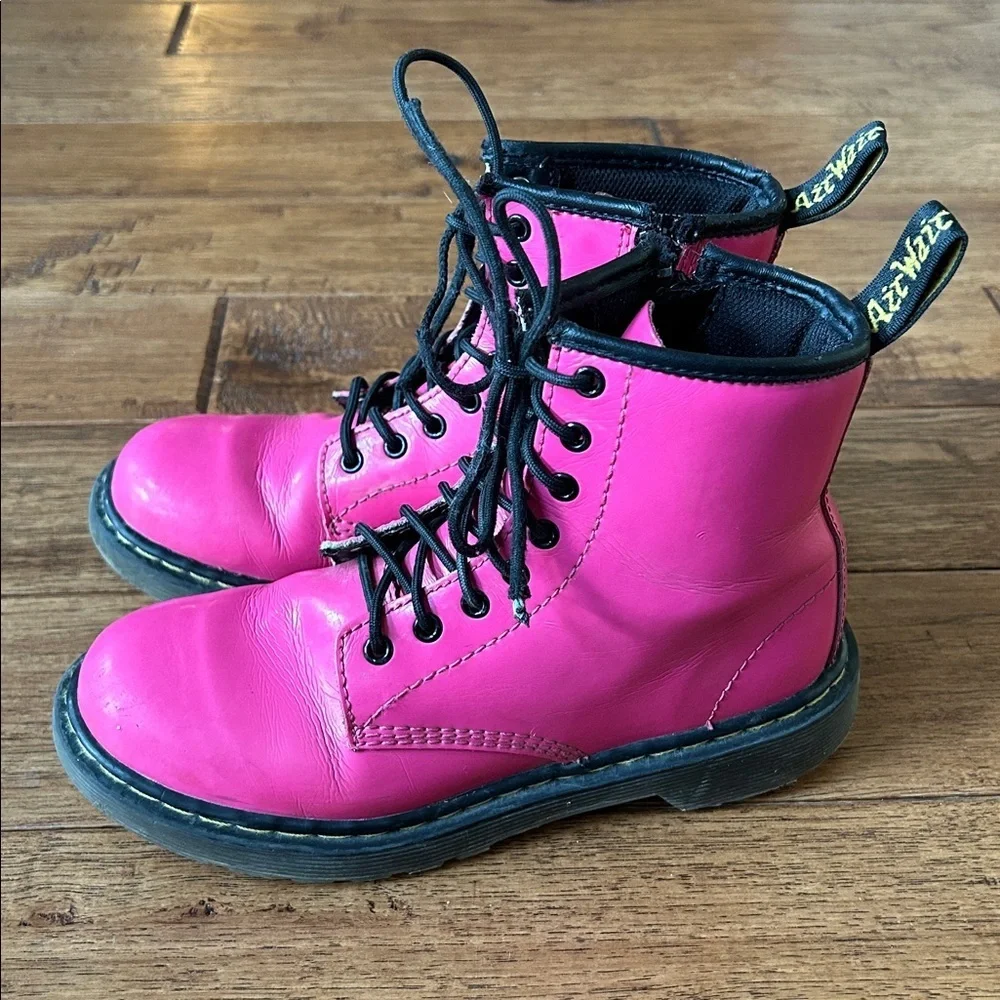 Dr. Martens Delaney Hot Pink Patent Leather 8-Eye Lace Up Combat Boots Size 2